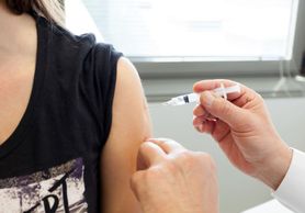 Potwierdzono skuteczność szczepionek przeciwko wirusowi HPV