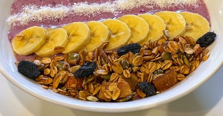 Granola pod mikroskopem. Jak wpływa na organizm?