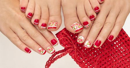 Malowanie paznokci - manicure klasyczny i hybrydowy. Przygotowanie i odpowiednie techniki