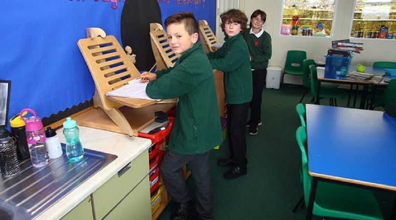 Angielskie dzieci uczą się na stojąco. Ma być to sposób na walkę z otyłością 