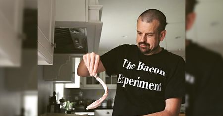 Przez 30 dni jadł tylko bekon. Zobacz, co się stało (WIDEO)
