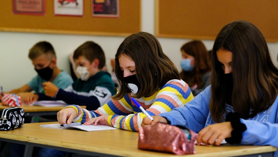 Plan lekcji jak pełen etat. Uczniowie podstawówek spędzają w szkole ponad 30 godzin