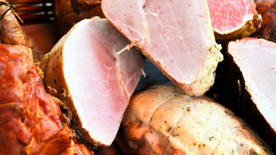 Najgorszy sposób na przechowywanie wędliny. Nigdy tak nie rób