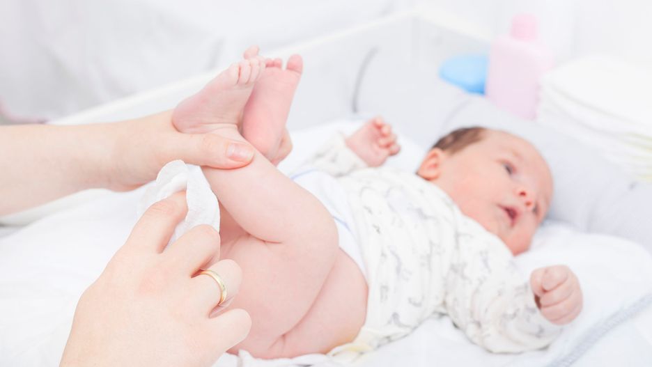 Przewijak na łóżeczko sprawia, że przewijanie niemowlaka staje się dużo łatwiejsze