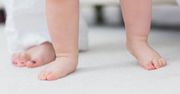 Dlaczego dzieci powinny chodzić boso?