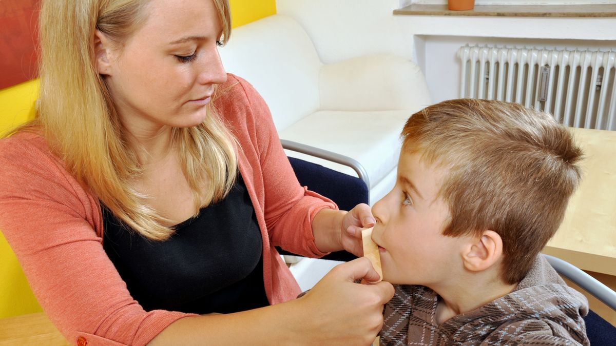 Palilalia polega na mimowolnym powtarzaniu własnych słów, fraz czy sylab