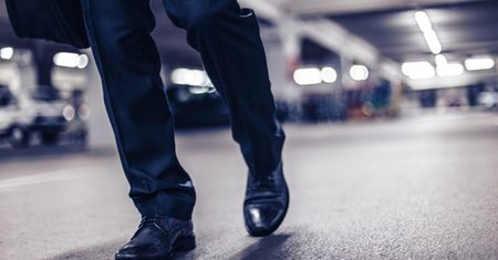 Spodnie dla mężczyzny, które optycznie dodadzą wzrostu