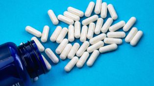 Maślan sodu bije rekordy popularności. Lekarki mówią, jak naprawdę działa na jelita