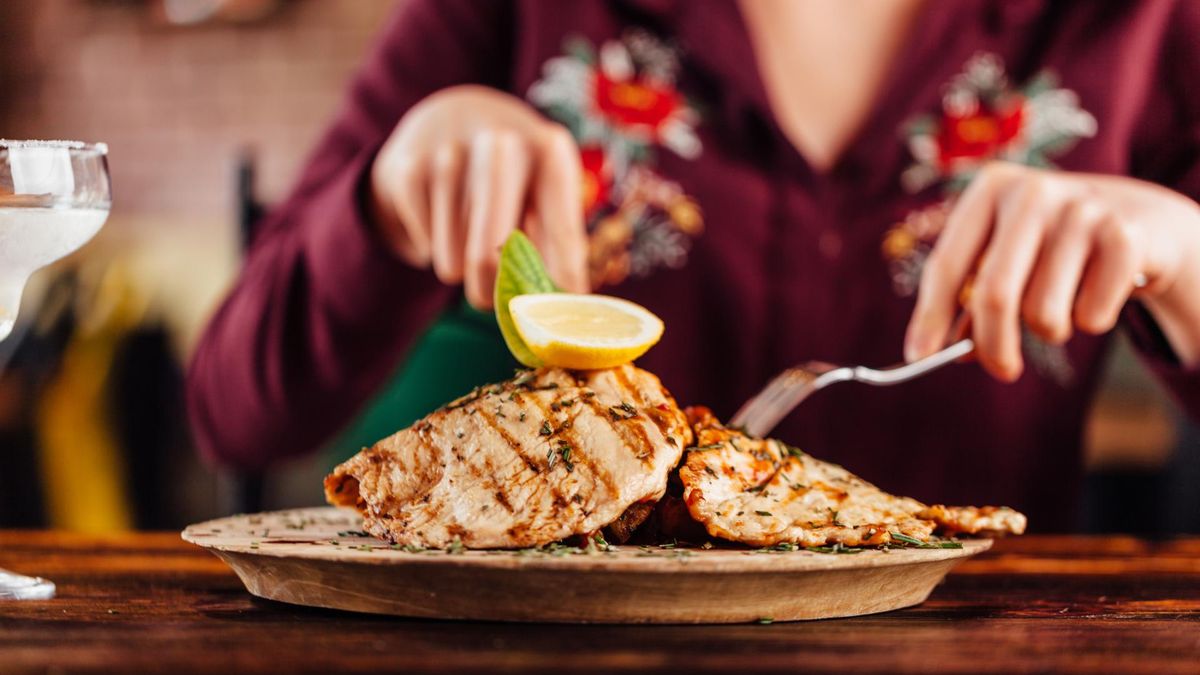 Nowe badanie naukowców z Włoch. Czy mięso z kurczaka jest tak zdrowe, jak myślimy?