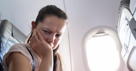 Lot jest dla nich koszmarem. Znieczulają się różnymi sposobami