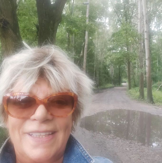 Aktorka miała problem z czytaniem nawet w okularach. Okazało się, że cierpi na zaćmę 