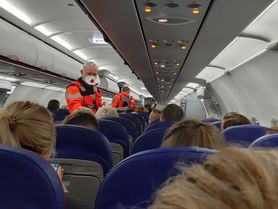 Kontrola na lotnisku dla pasażerów wracających z Włoch. Polska chroni się przed epidemią koronawirusa?
