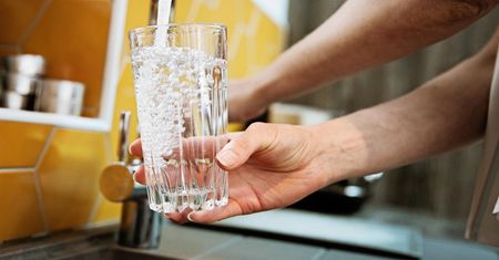 W tych miejscowościach nie pij wody z kranu. Wykryto w niej bakterię E.coli