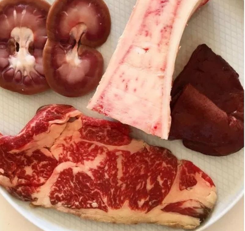 Kobieta przeszła na dietę ketogenną paleo