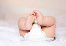 Rzadka kupka u niemowlaka - czy może być groźna i jak jej zapobiegać?