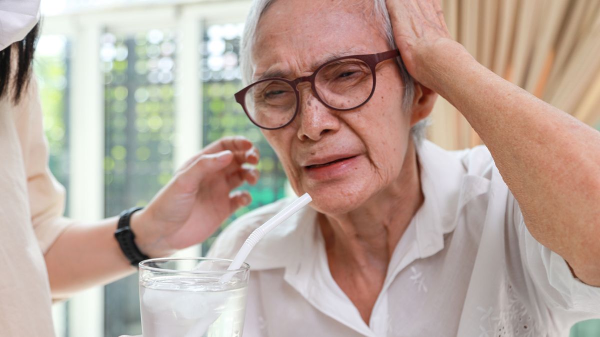 Krwotok podpajęczynówkowy objawia się nagłym i silnym bólem głowy