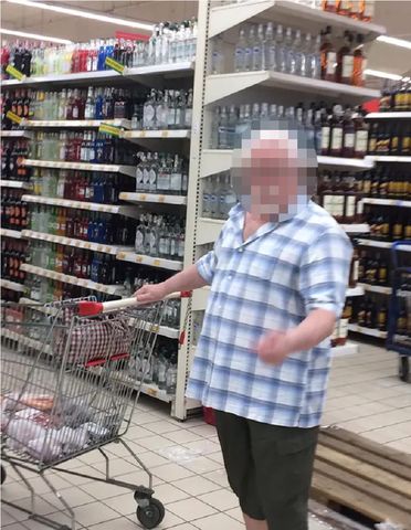 Mężczyzna zaatakował w Auchan matkę z niepełnosprawnym dzieckiem