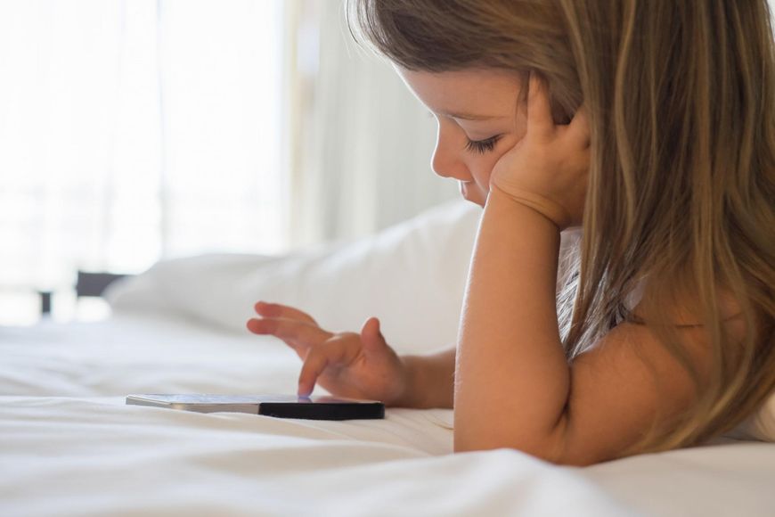 Chociaż z e-learningu korzysta coraz więcej dzieci, warto aby rodzic miał nad tym kontrolę