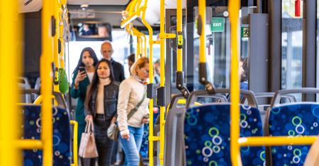 Jaworzno. Nastolatki zaczęły krzyczeć w autobusie. Uratowały pasażerkę