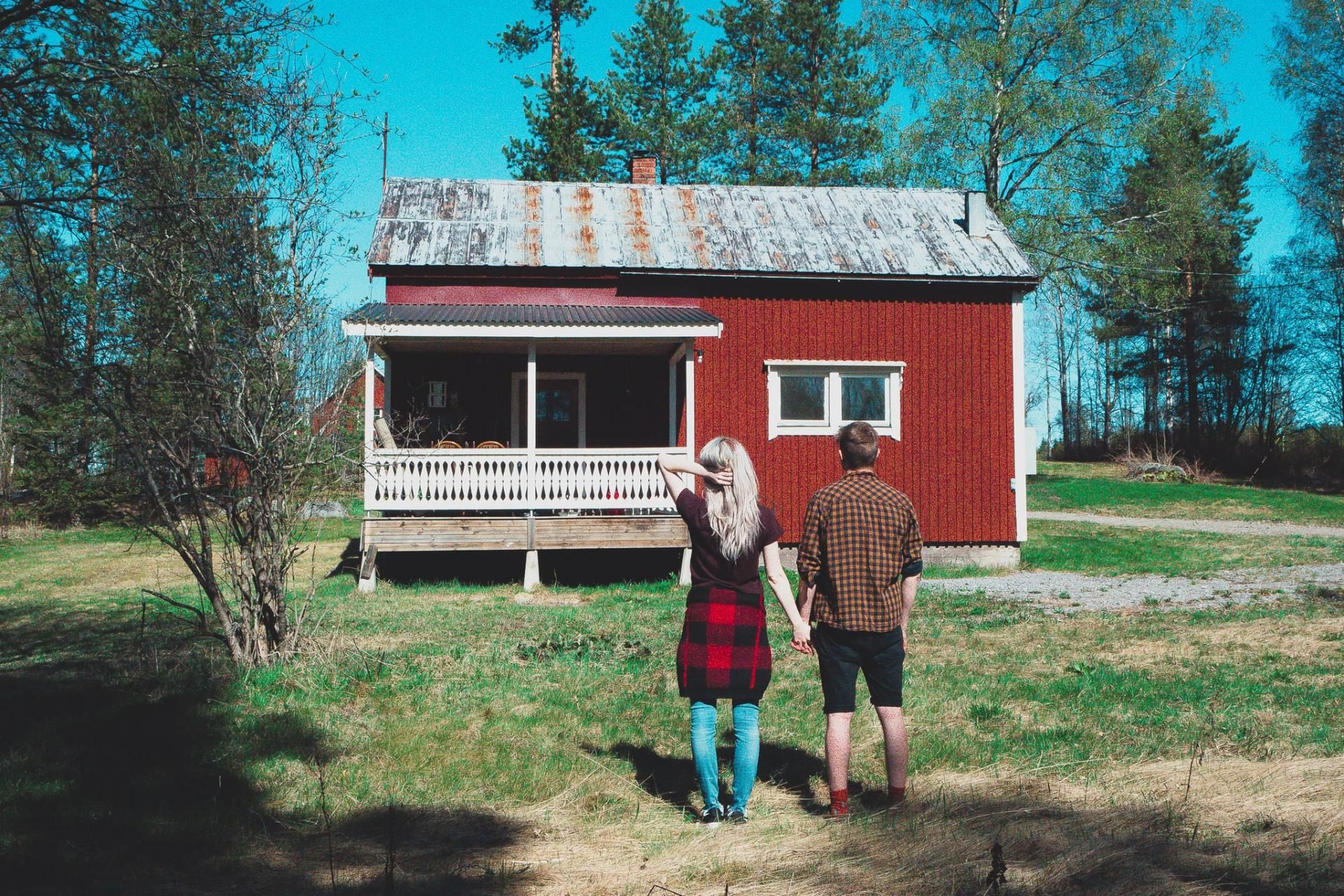 Czerwony Domek hen daleko 