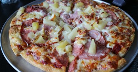Poczęstował kolegów pizzą z marihuaną. Mężczyźni dostali nietypowych objawów