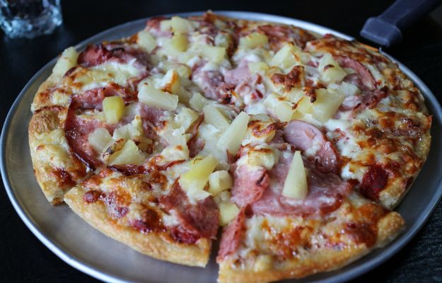 Poczęstował kolegów pizzą z marihuaną. Mężczyźni dostali nietypowych objawów