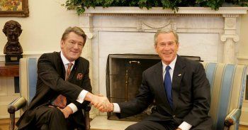 Bush przyjmuje Juszczenkę