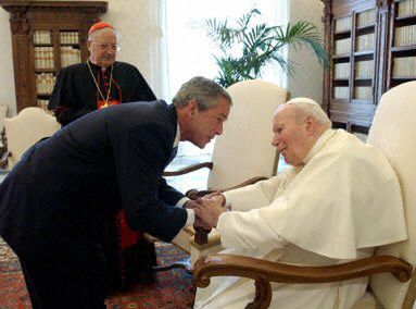 Co łączy papieża i Busha?
