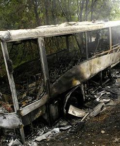 Chcieli uprowadzić autobus, jeden policjant ranny