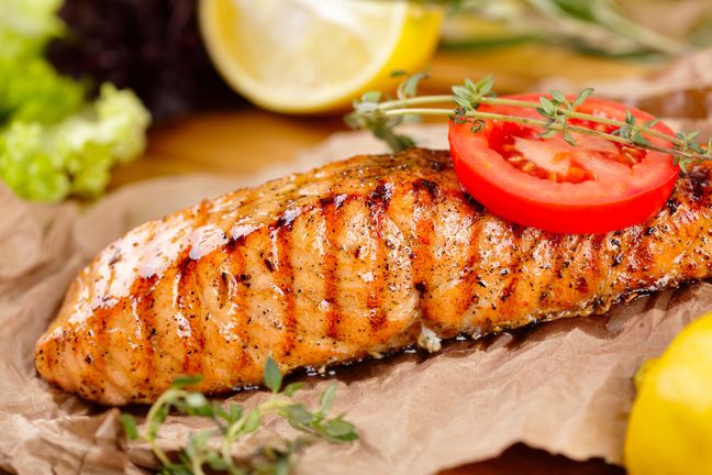 Łosoś jest ważnym elementem diety w ciąży, ponieważ zapewnia matce i dziecku niezbędny wapń