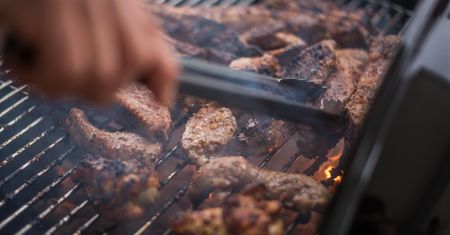 Wycofuje się leki z nitrozoaminami, tymczasem więcej tych szkodliwych substancji zjadamy w pożywieniu. Grillowanie na cenzurowanym