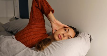 Choroba Parkinsona. 10 zaskakujących objawów obumierania komórek mózgowych