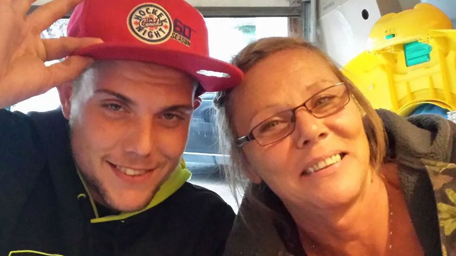 Wstawiła zdjęcie z umierającym synem i podpisała "On popełnił błąd"