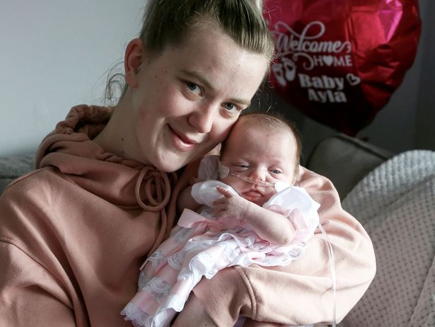 Kristy i Ayla po powrocie do domu