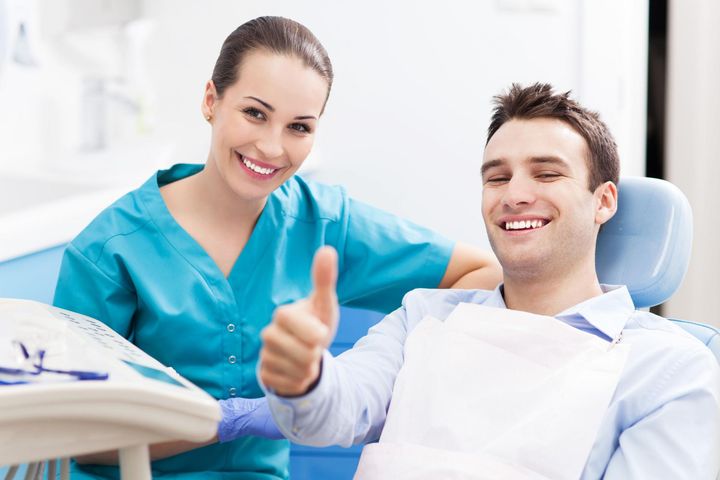 Leczenie kanałowe zęba kończy się wypełnieniem kanału korzeniowego materiałem