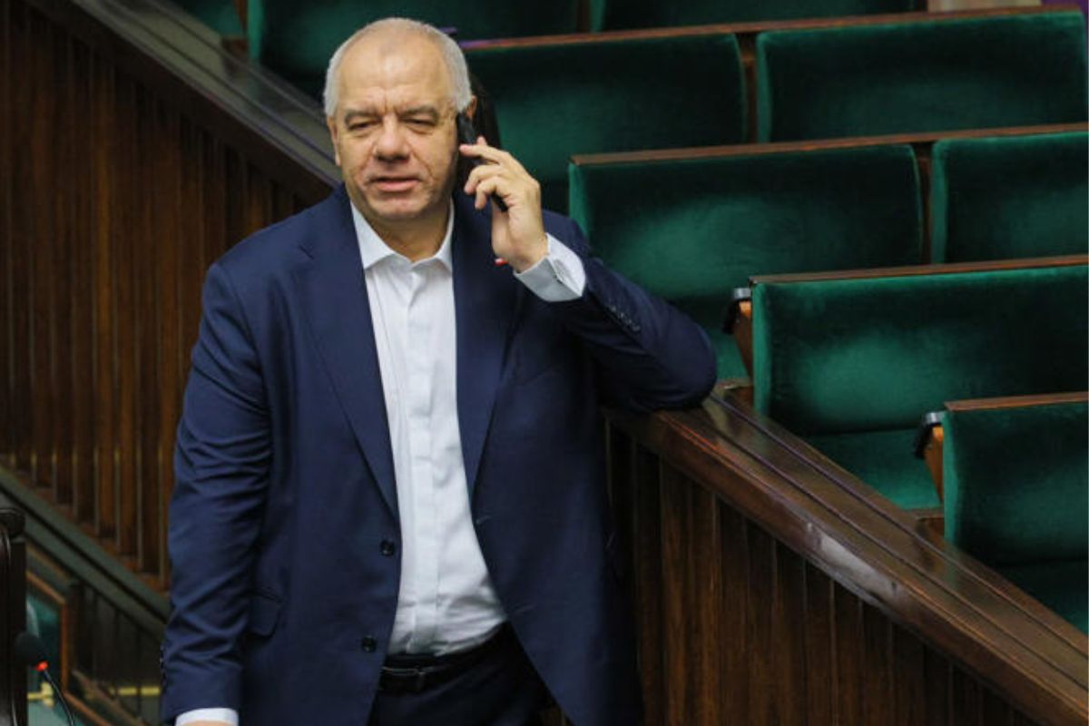 Jacek Sasin przeszedł metamorfozę