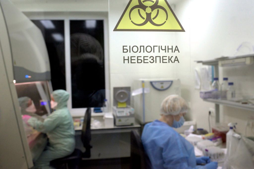 Działające w Ukrainie laboratoria zdrowia publicznego nie mają nic wspólnego z bronią biologiczną