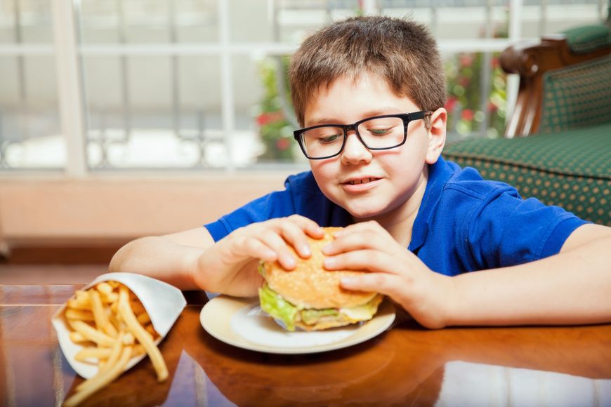 Za bóle brzucha u dziecka może odpowiadać nieodpowiednia dieta