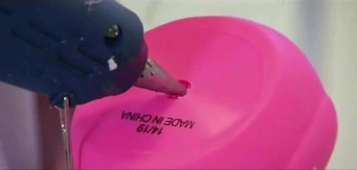 W ten sposób należy zakleić otwór