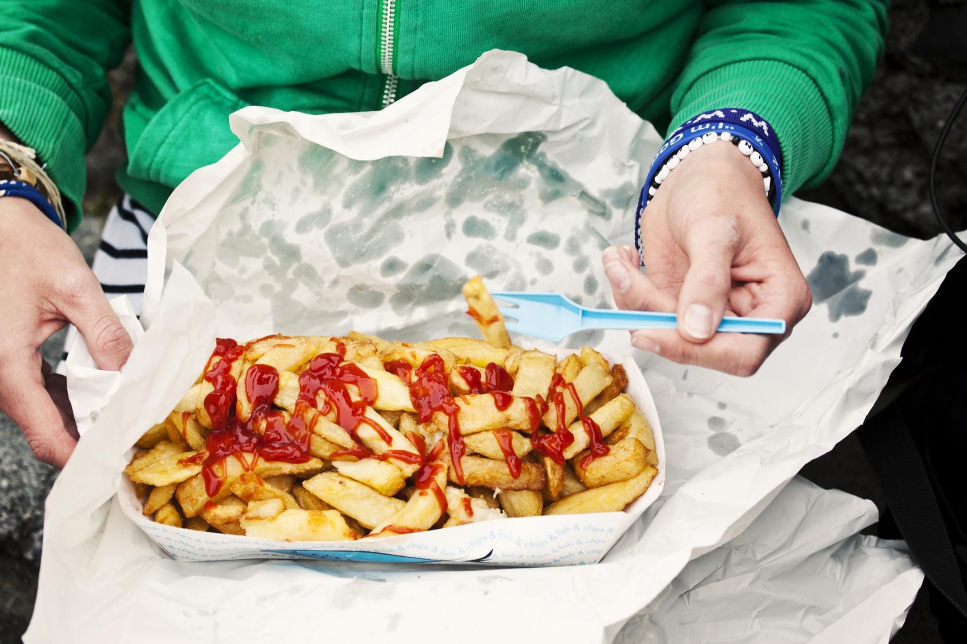 Fast food, żywność przetworzona - tam trucizna może kryć się nawet w opakowaniu