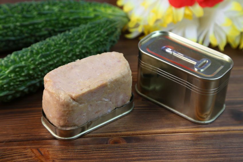 123rf.com Żywność o przedłużonej trwałości zawdzięcza świeżość zawartym konserwantom 