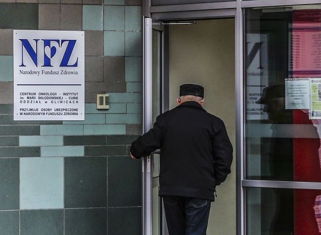 NFZ luzuje wymogi dla POZ, które chcą szczepić przeciwko koronawirusowi