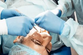 Ekstrakcja zęba – co to jest? Wskazania, przygotowanie, przebieg i zalecenia po zabiegu