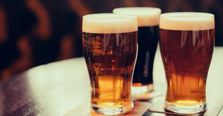 Najgorsze alkohole dla wątroby i jelit. Sprawdź, dlaczego nie warto po nie sięgać