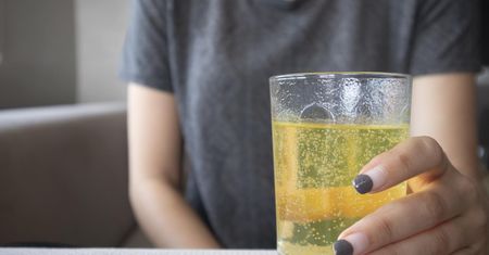 Witamina "na odporność". Czy w nadmiarze witamina C może szkodzić?