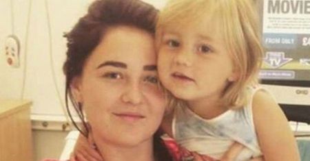Zaszła w ciążę mając 14 lat. Teraz odpowiada hejterom