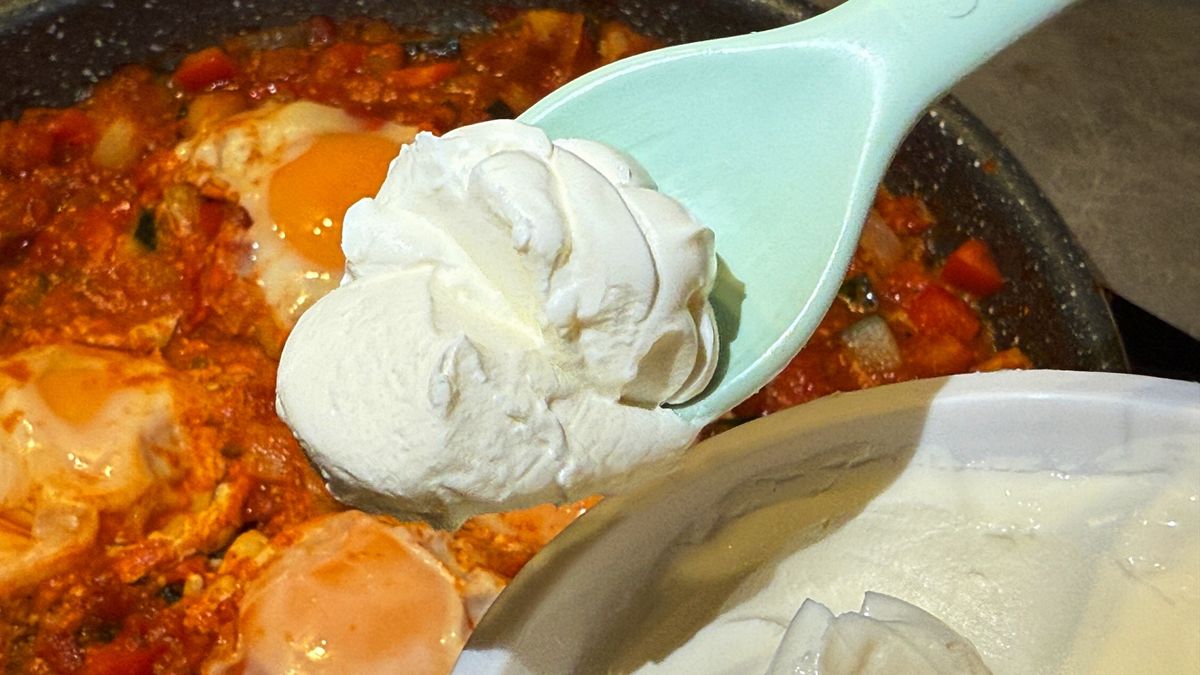 Labneh to przykład, jak prosty produkt może łączyć tradycję z nowoczesnym podejściem do zdrowego żywienia.