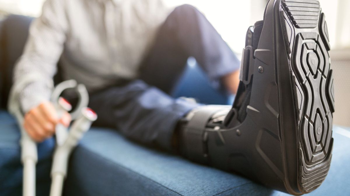 Orteza na stopę stosowana jest w przypadku zwichnięć i skręceń stawu skokowego.