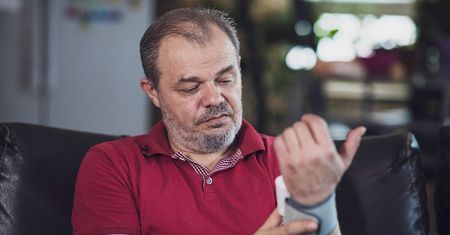 Lekarz wytyka Polakom błąd. "Umierają, bo nadciśnienie było na prawej"