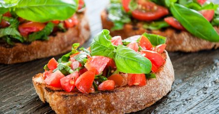 Bruschetta - kalorie i wartości odżywcze, przepis i sposoby podania